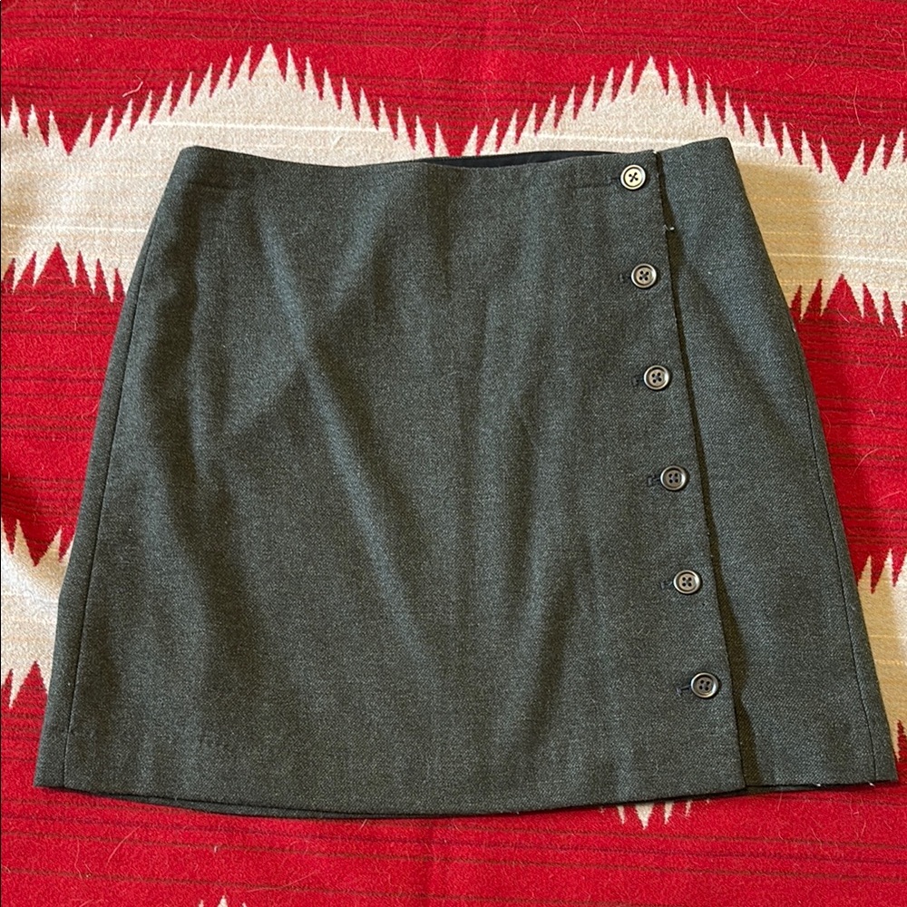 Women’s Banana republic size 6 tweed Button-Down Skirt